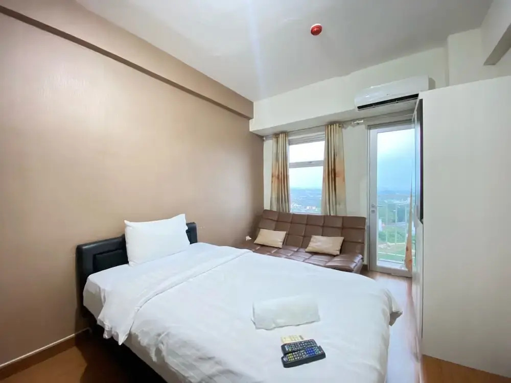 Cozy Studio Apartment with Great View at Oxford Jatinangor