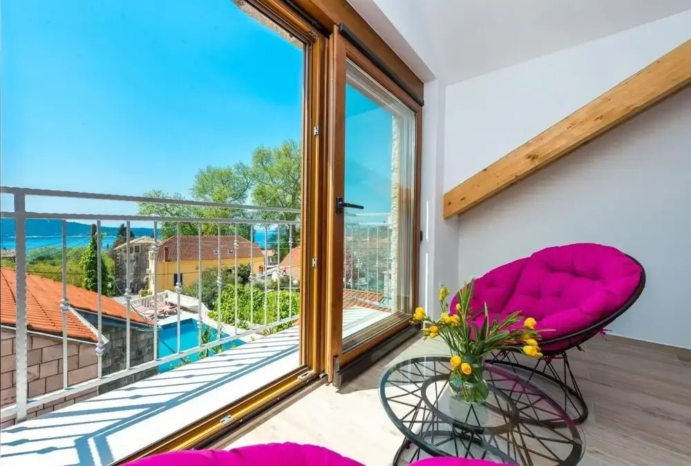 Villa Mia -Three-Bedroom Villa with Swimming Pool