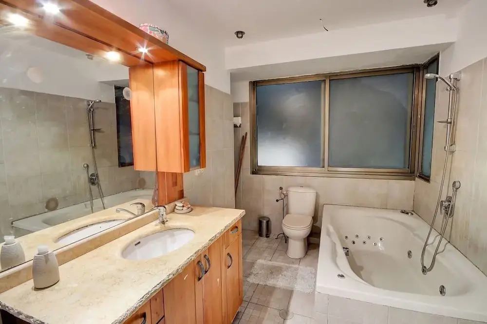 Urban Apartment With Jacuzzi Near Sarona