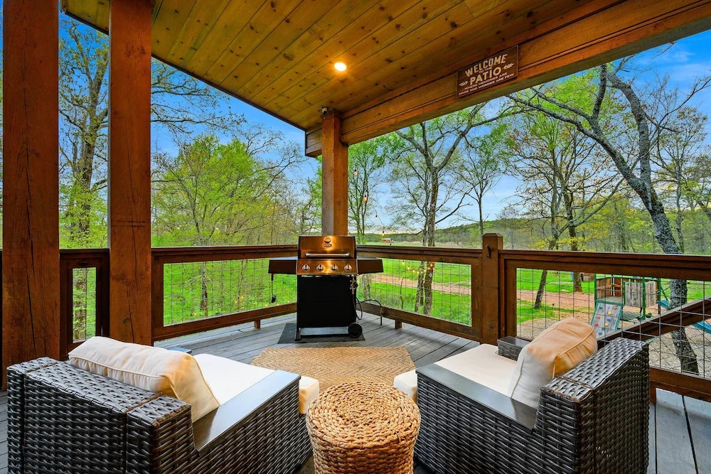 Secluded Creekside Cabin w/ Hot Tub & Fire Pit!
