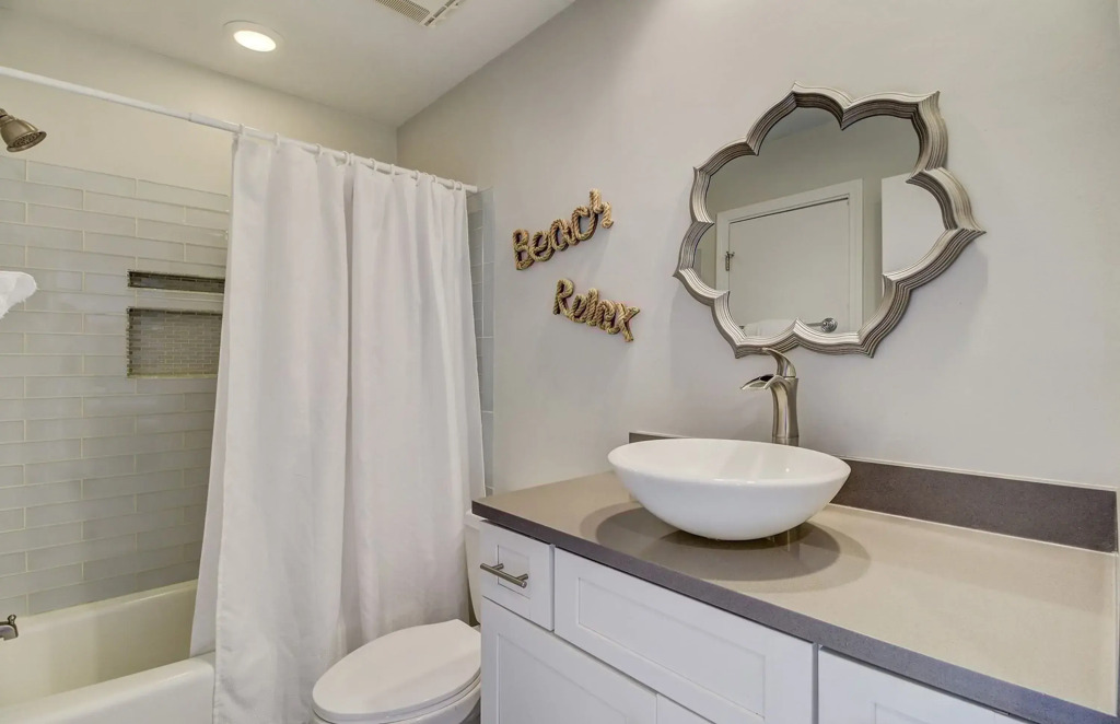 203 I Tidewater by AvantStay | Beach Condo w/ Communal Pool!, Isle of Palms