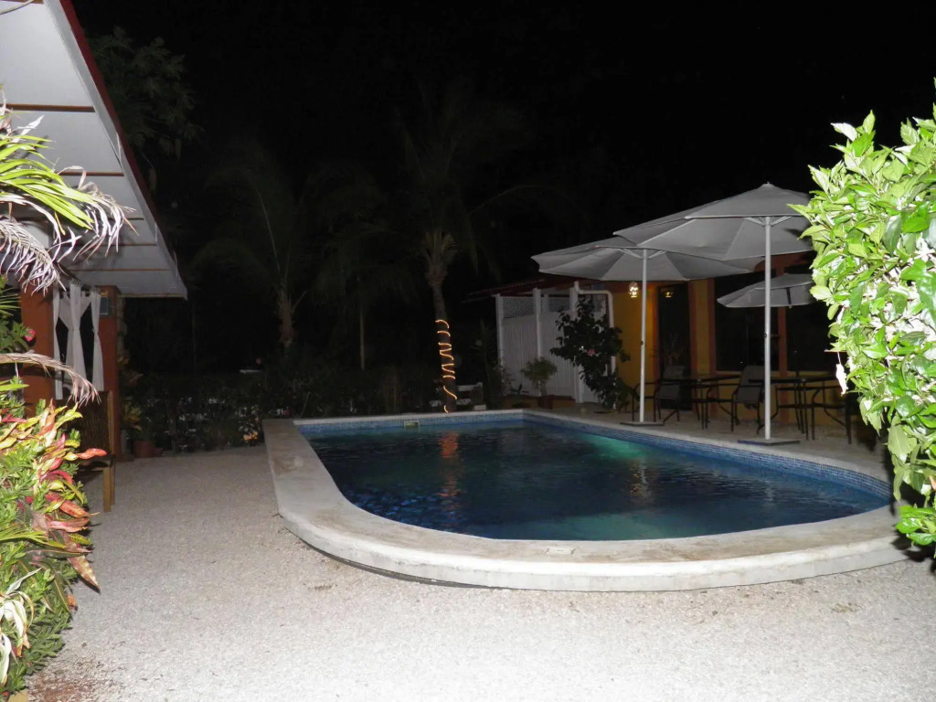 Cabinas El Colibri, Apart Hotel