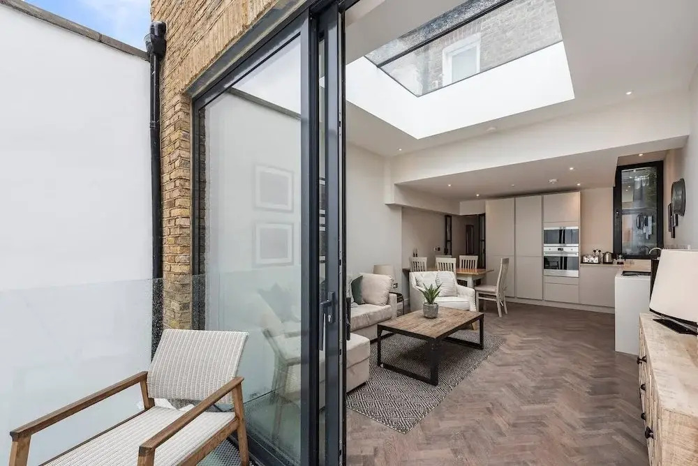 Modern, Bright & Elegant 3 Bed Fulham Maisonette
