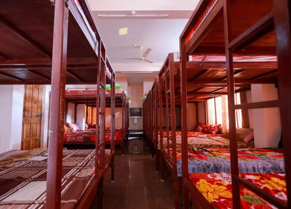 Adona Residency - Hostel