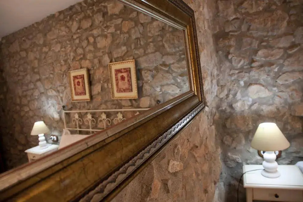 Rustic Med Castell