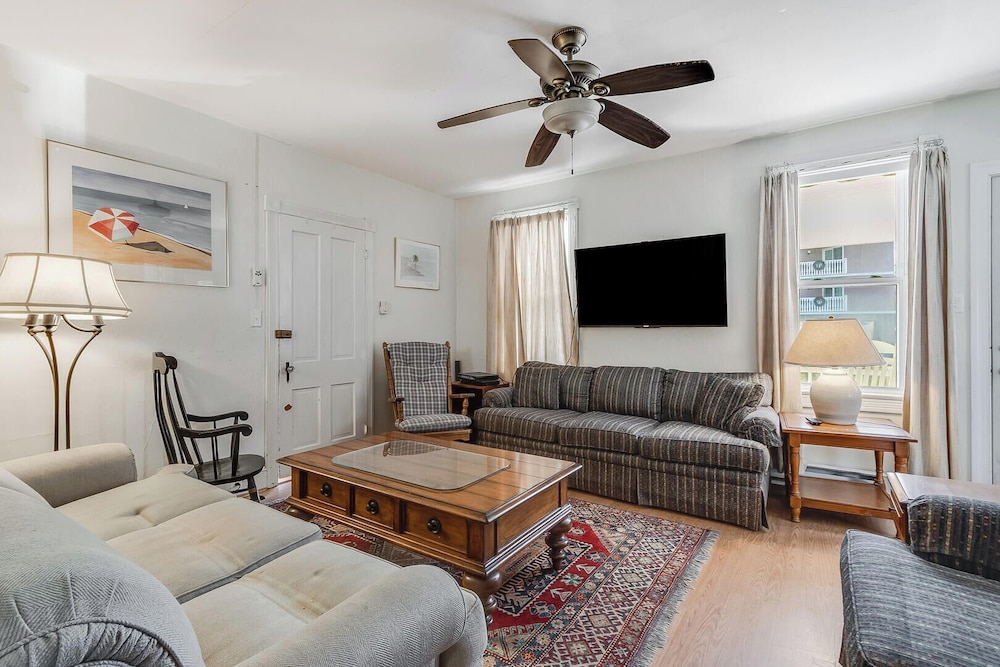 Olive Avenue 3 APT #1