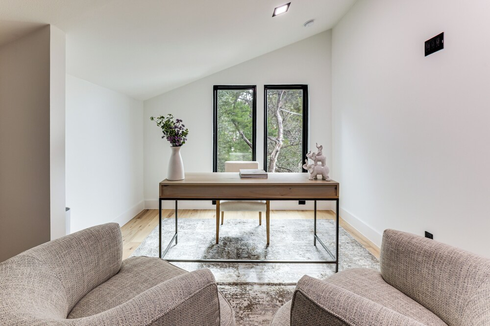 Luxurious Austin Hideaway! 4,400-sq-ft Estate