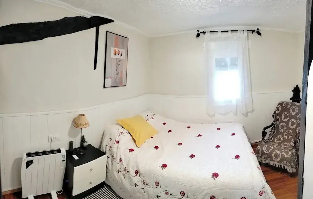 2 Bed Flat - Sleeps 4 - Parking - Wifi