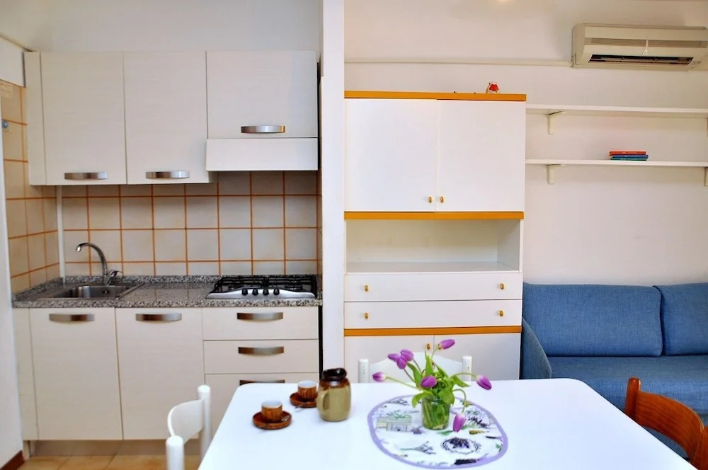 "adorable Flat With Large Terrace Overlooking the Sea"