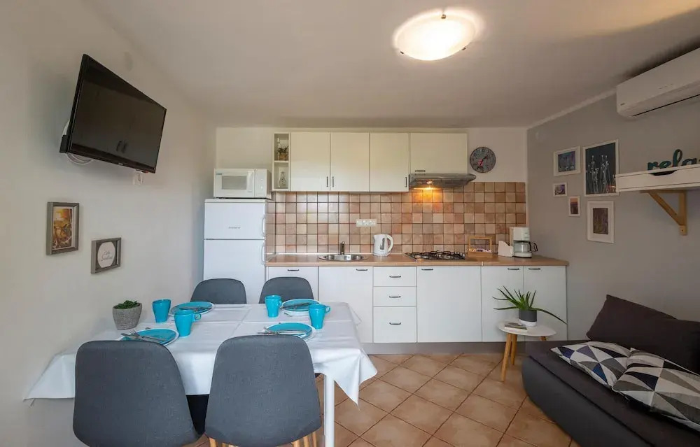 2 Bedroom Stunning Home In Sisan