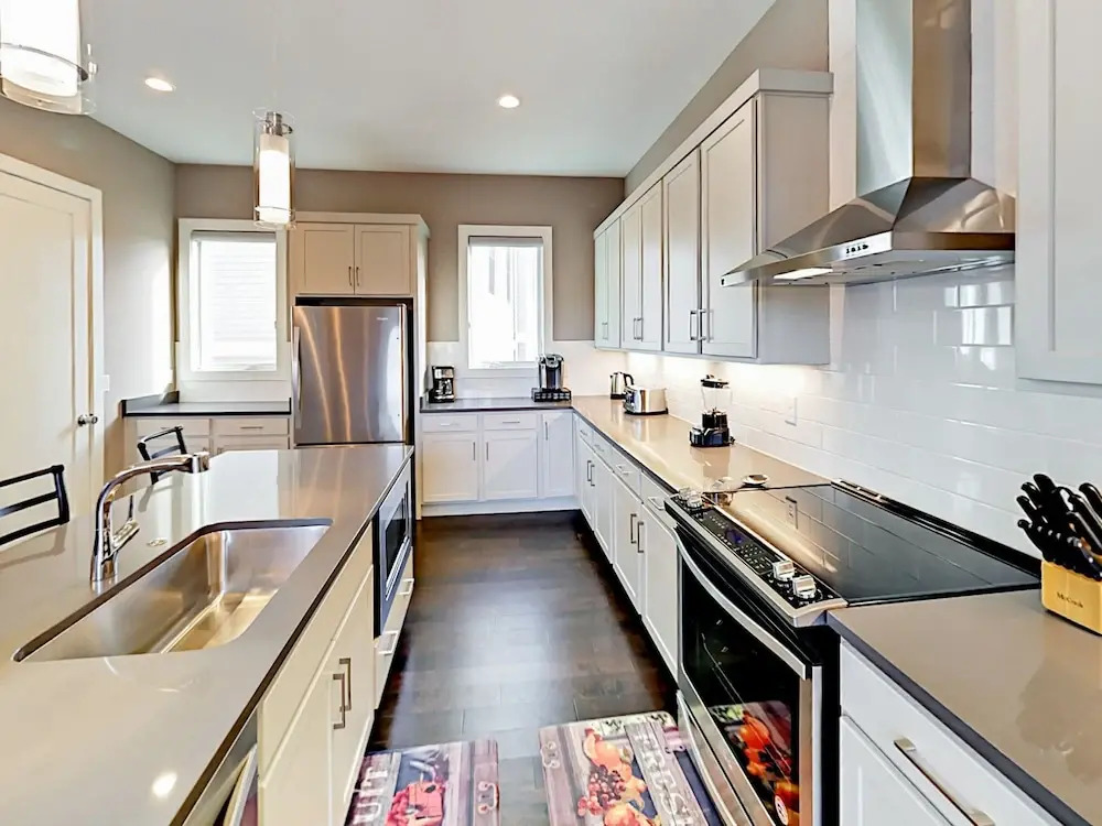 All-suite 3br/3.5ba W/ Rooftop Deck, Near Downtown 3 Bedroom Condo