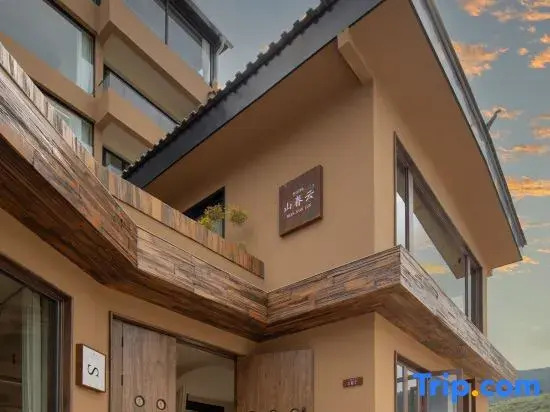 ShanJuanYun Panoramic Sunlit Yulong Snow Mountain Hotel Near Shuhe Ancient Town Near Baisha Ancient Town One free round-trip shuttle ride to the scenic area Brunch Free self-service laundry A quiet environment