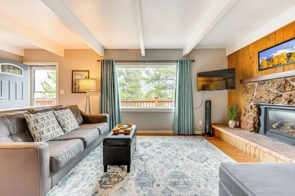 Estes Park Condo w/ Deck & Views ~ 3 Miles to Rmnp