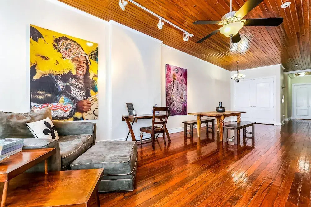 Huge 4-BR 4-BTH Steps to FQ by Hosteeva