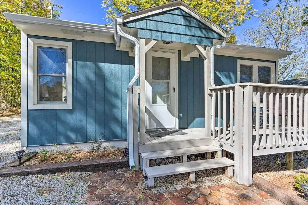 Cozy Warsaw Cottage: Walk to Drake Harbor!