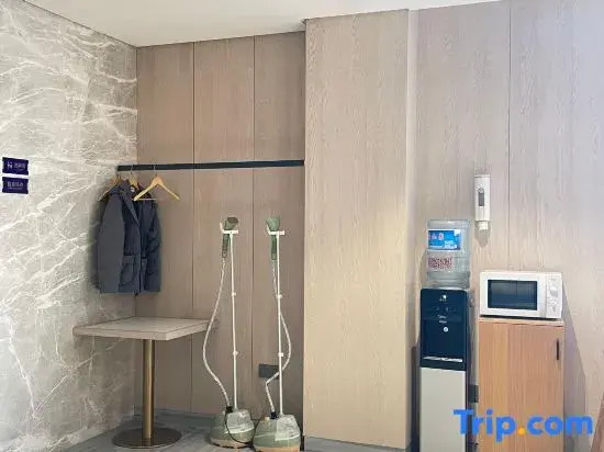 Tianxia Haojia Sunshine Smart Hotel (Weihai High-speed Railway Station Qingdao Middle Road)