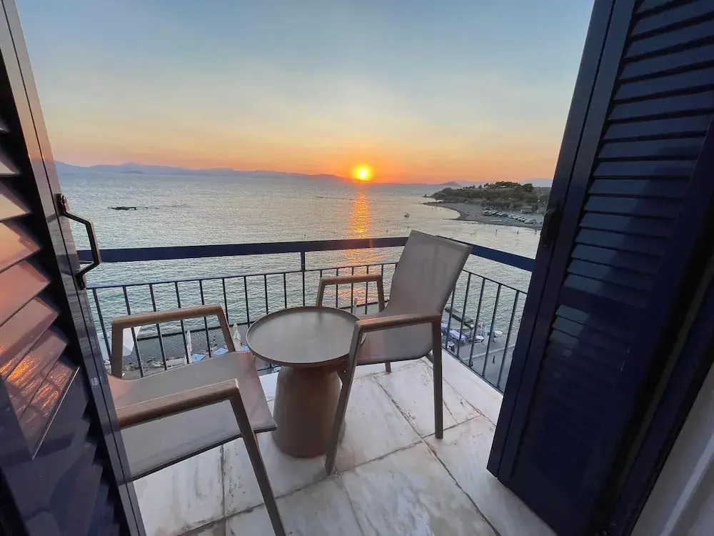Hotel Avra