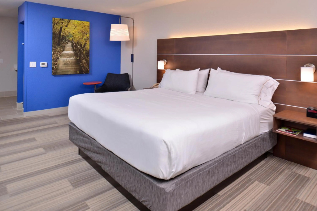 Holiday Inn Express Hotel and Suites Stevens Point by IHG