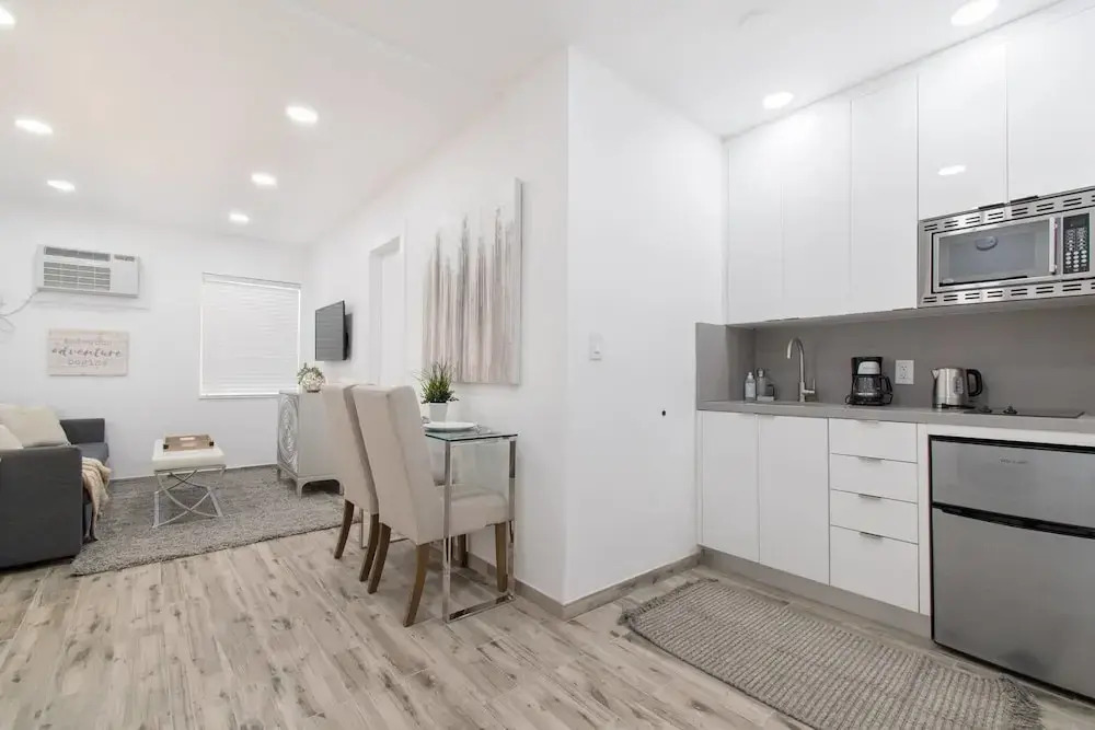Cozy 1 BR W Parking Space, Near Beach - 5