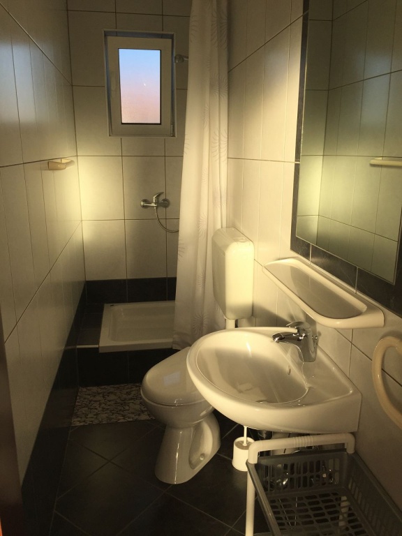 Apartment Đurđa - close to the sea A2 Pirovac, Riviera Sibenik
