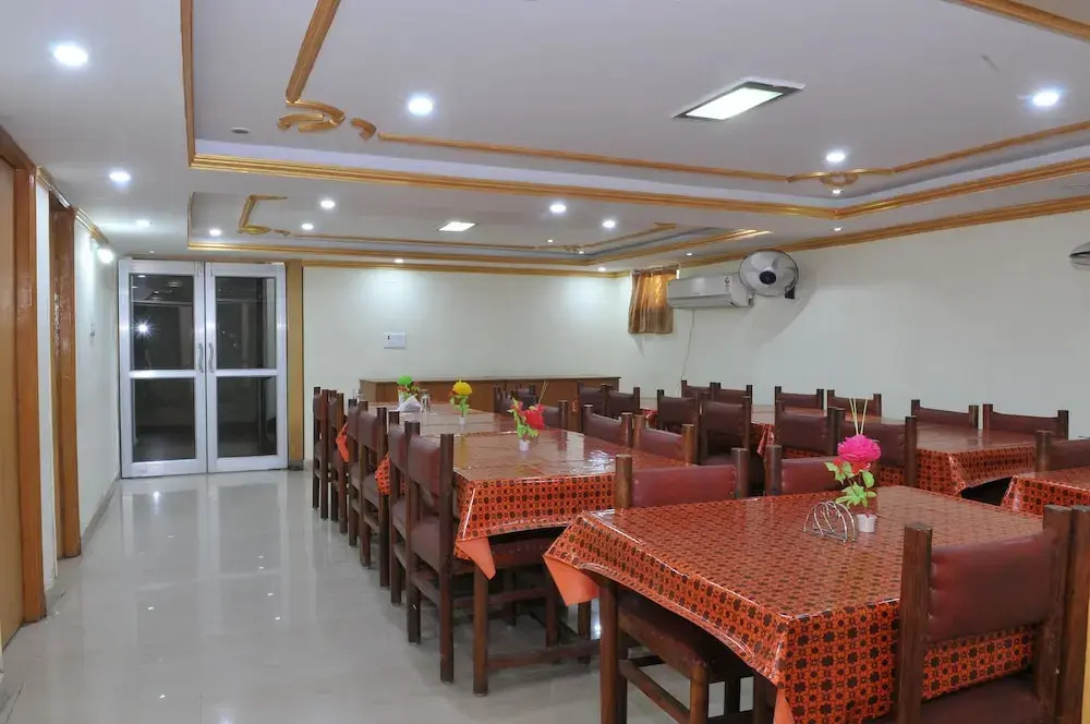 OYO 8802 Hotel Kanako International