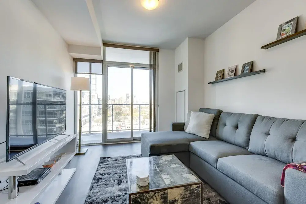 Beautiful Modern Condo Sleeps 4