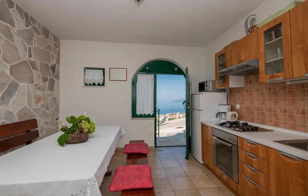 Stunning Home in Makarska With Wifi and 2 Bedrooms