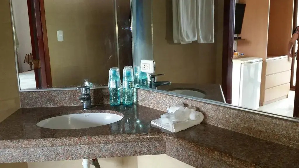 Baja Montañita Beach Resort