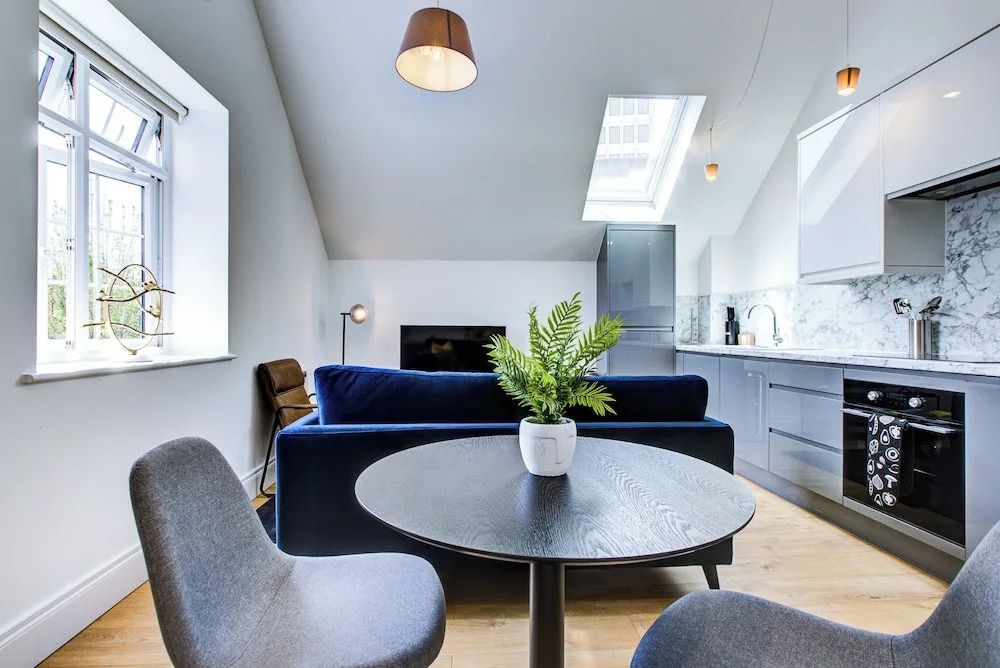 Hybrid Resi New Malden