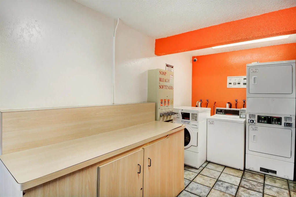 Motel 6-Southington, CT - Hartford