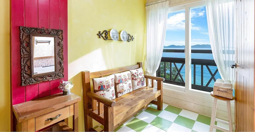 Ganghwa Hana & Alice spa Pension