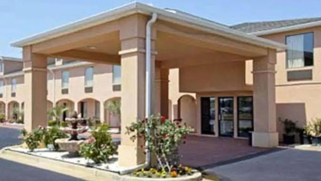 Gray Inn & Suites