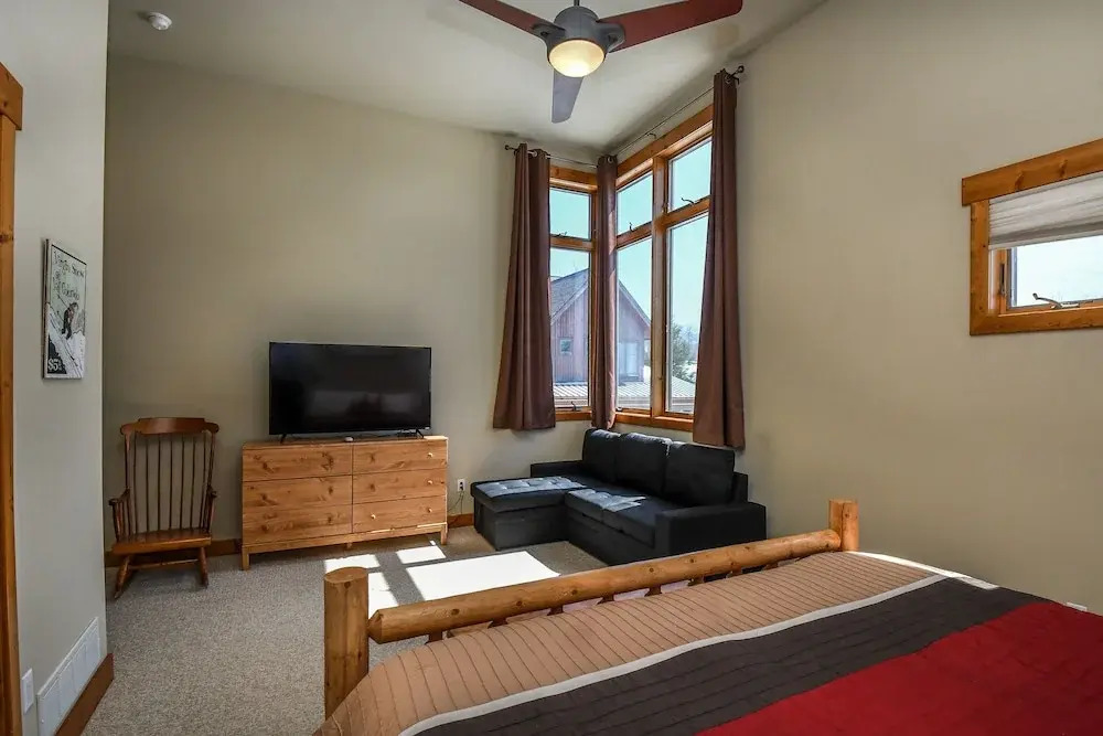 Glacier Paradise 5 Bedroom Townhome
