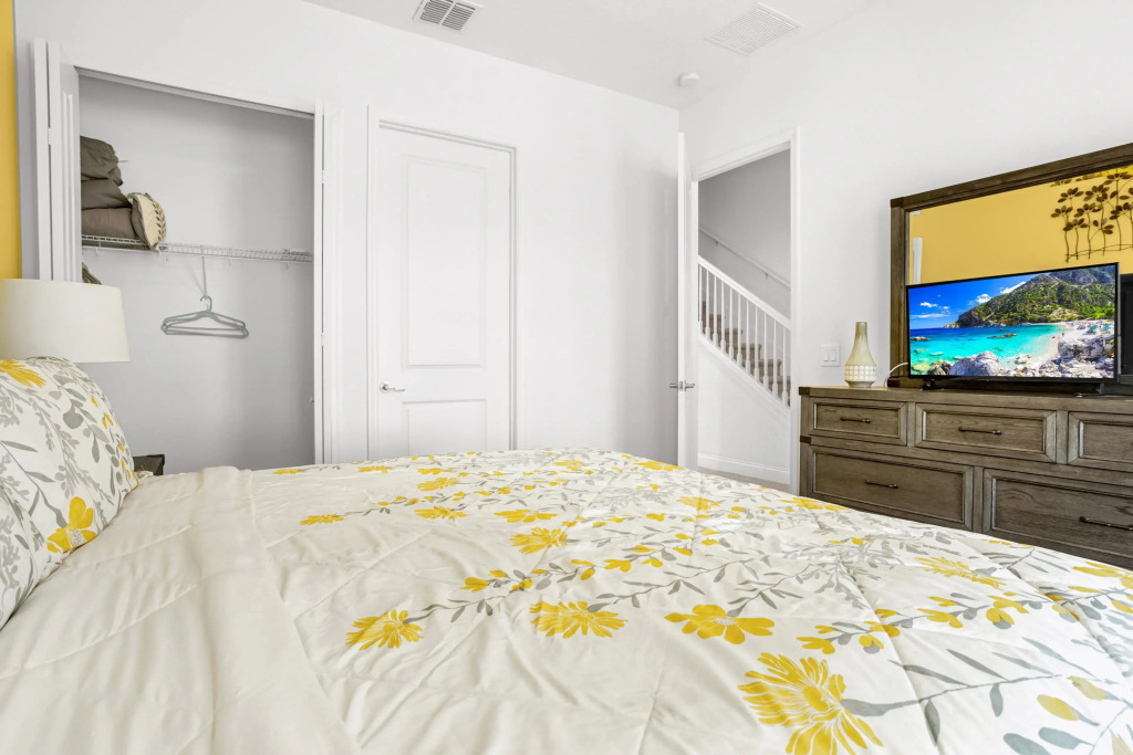 IfT318 4 Bedroom Luxury Condo!, DAVENPORT, US