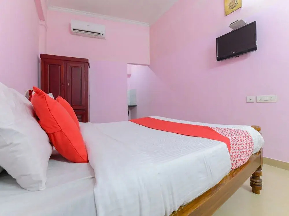 OYO 11529 Diamond Residency