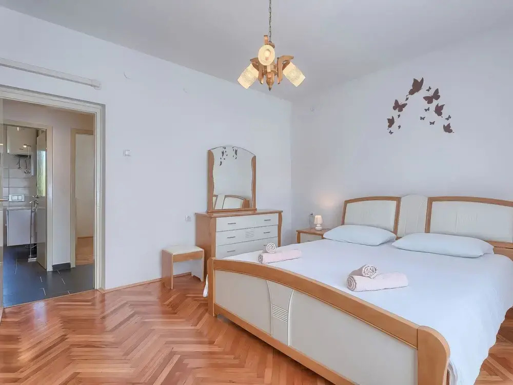 Rovere Pula in Pula With 2 Bedrooms and 1 5 Bathrooms