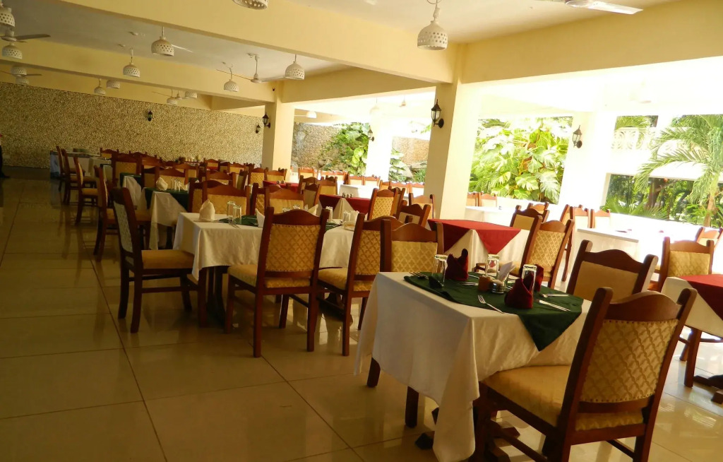 Sai Eden Roc Hotel