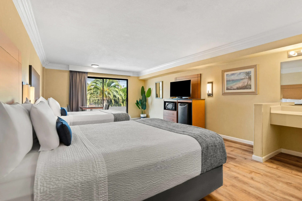 Travelodge by Wyndham San Clemente Beach