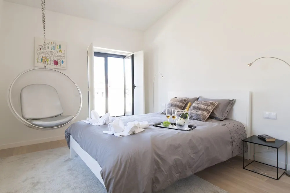 GuestReady - Central stylish home with parking