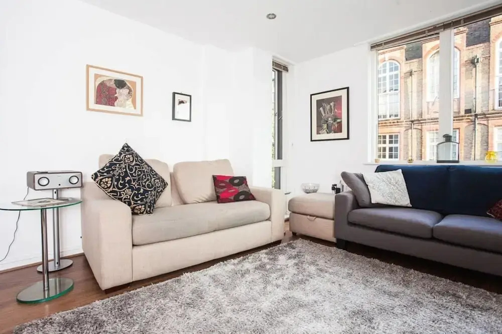 1 Bedroom Apartment Near Camberwell With Balcony