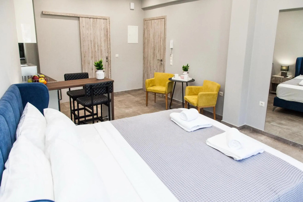 F Spacious Brand New Studio Ideal for 3 F