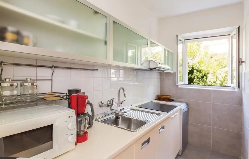 Amazing Home in Makarska With Wifi and 3 Bedrooms