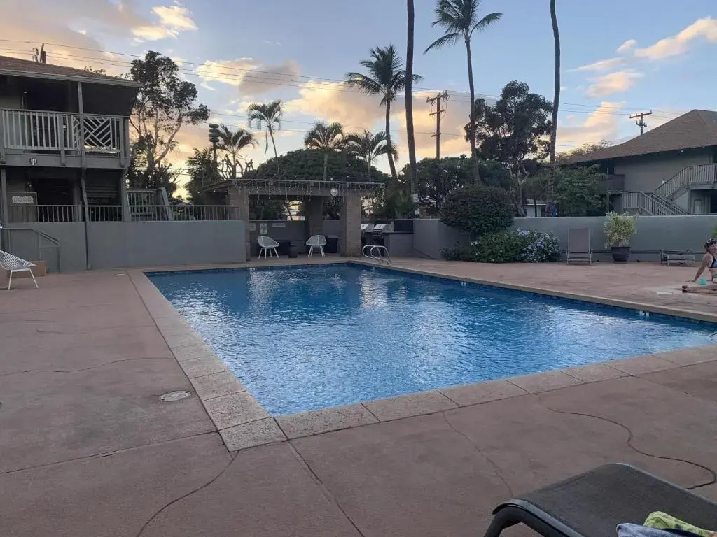 New! Enjoy a cozy studio and walk to beach!