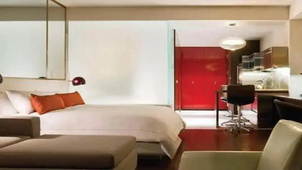 Strip Views Studio Suite 22