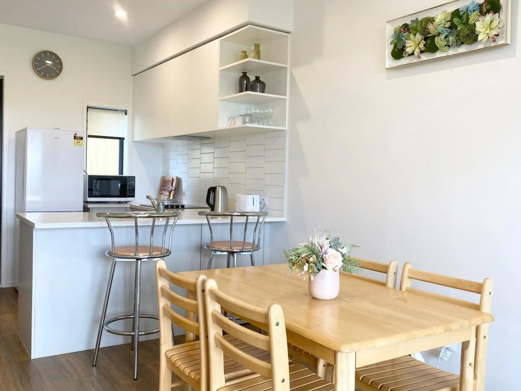 Stunning Townhouse - Walking to Botany Shopping Center