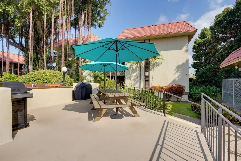 Kailua-kona Condo: Steps to Beach & Downtown!