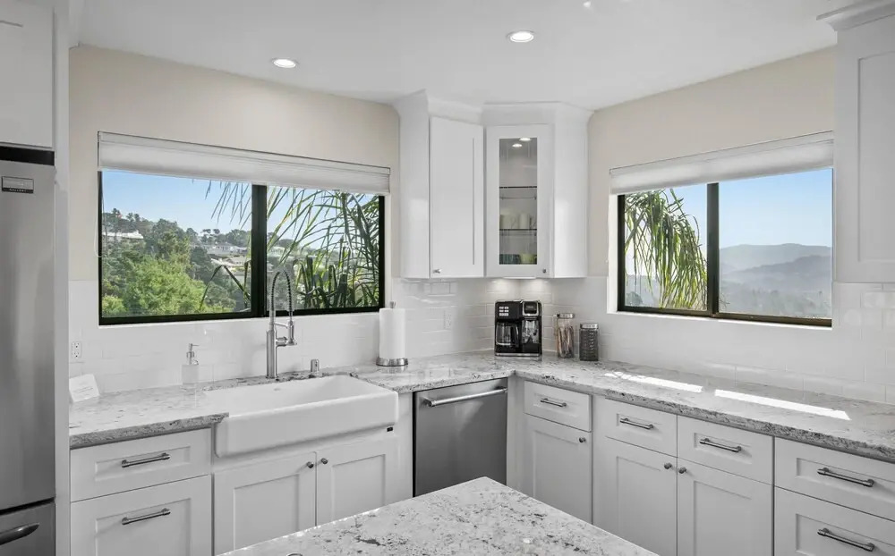 Newly Remodeled 4/4 With Bonus Room! Spectacular Valley Views! Aquarium Passes Available