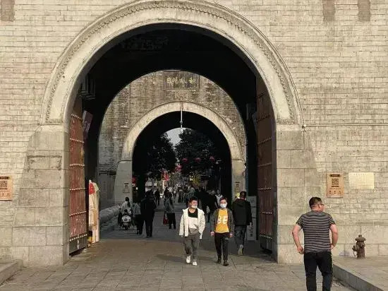 Lanjing Guesthouse (Luoyang,Lijingmen Cross Street)