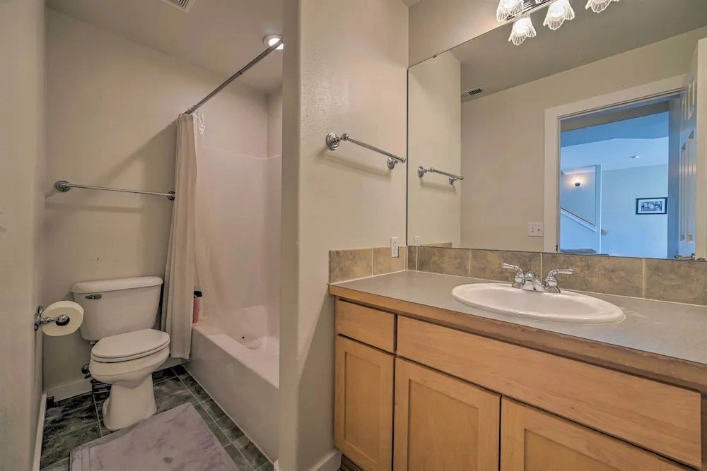 Spacious Lake Stevens Home w/ Fire Pit, Patio