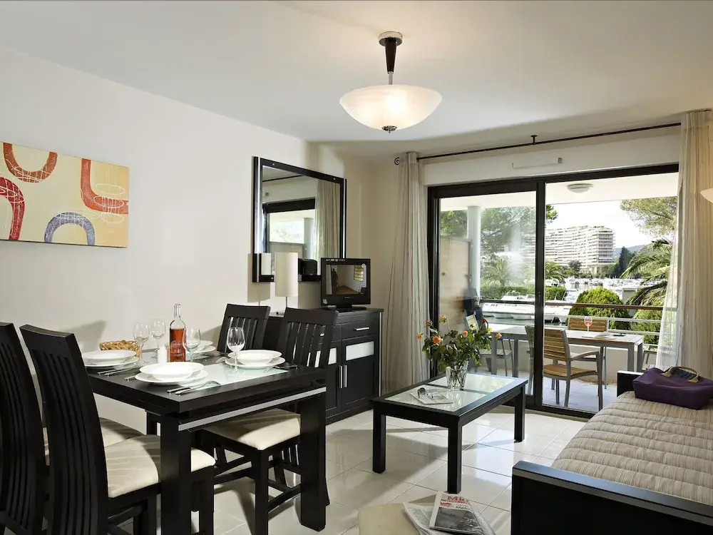 Luxury Apartment With Large Terrace